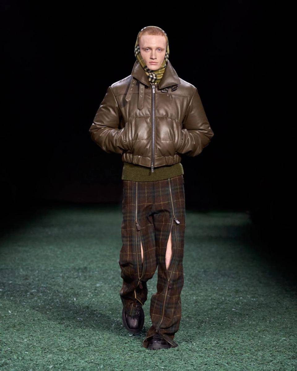 Burberry Winter '24 collection di London Fashion Week 2024 (dok. Burberry)