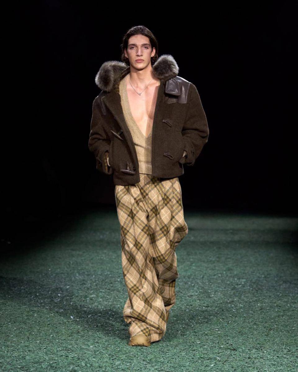 Burberry Winter '24 collection di London Fashion Week 2024 (dok. Burberry)