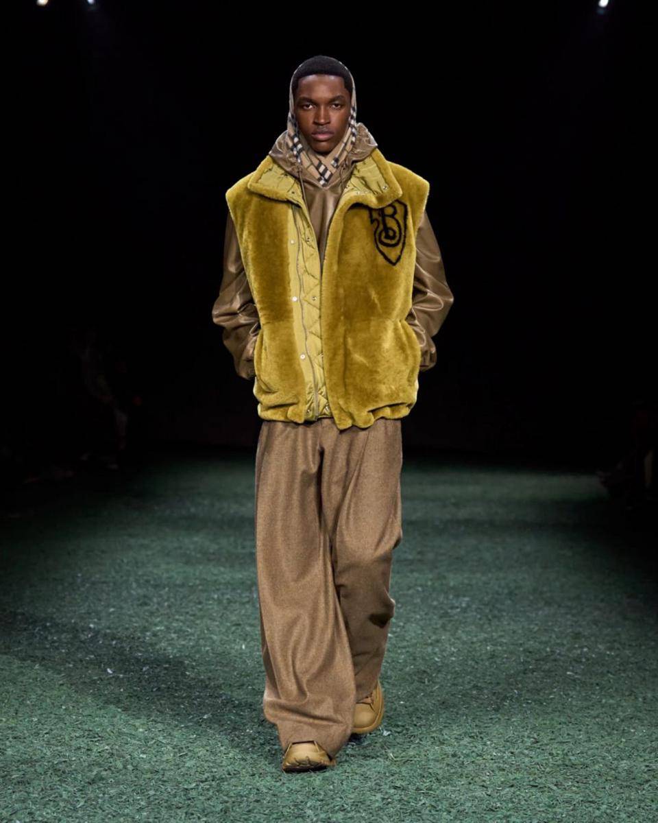 Burberry Winter '24 collection di London Fashion Week 2024 (dok. Burberry)