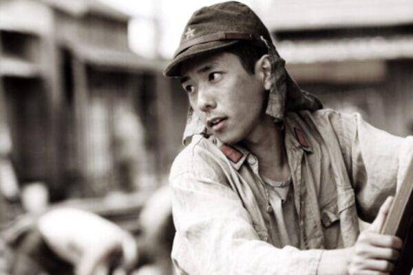 Kazunari Ninomiya sebagai perwira Saigo (dok. warnerbros.com/letters from iwo jima)