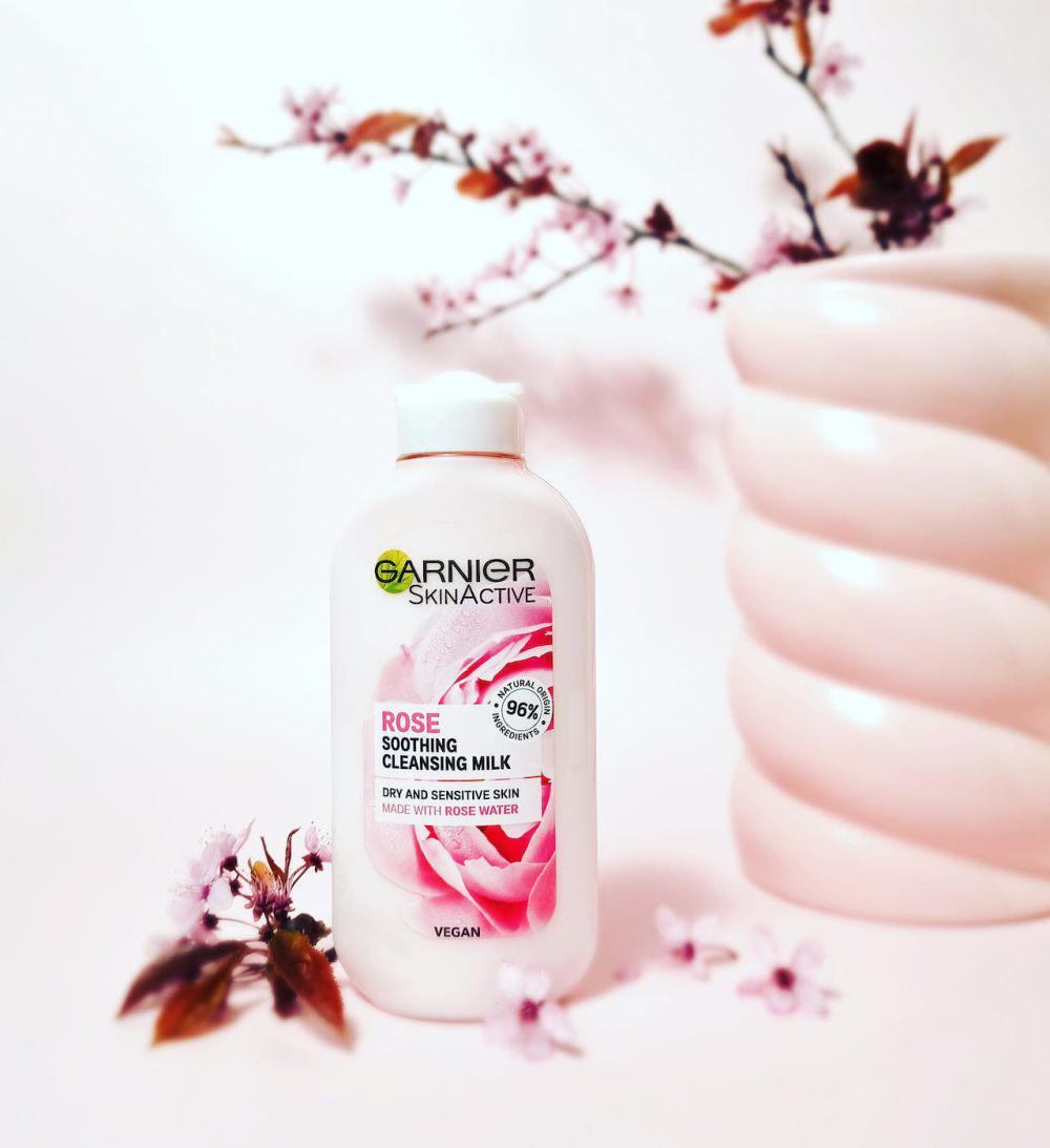 ilustrasi milk cleanser (pexels.com/Amira Sheta)