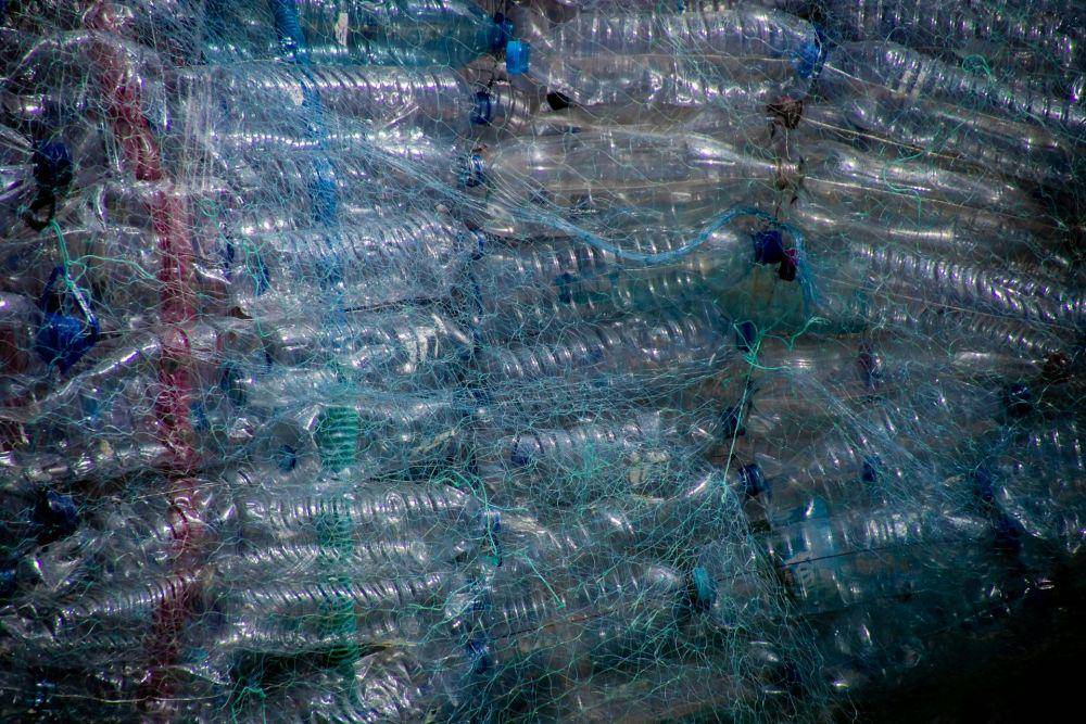 ilustrasi botol plastik (pexels.com/magda-ehlers)