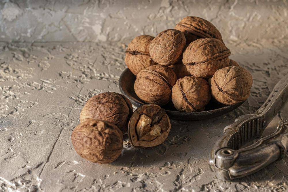 Walnut (pexels.com/Oksana D)