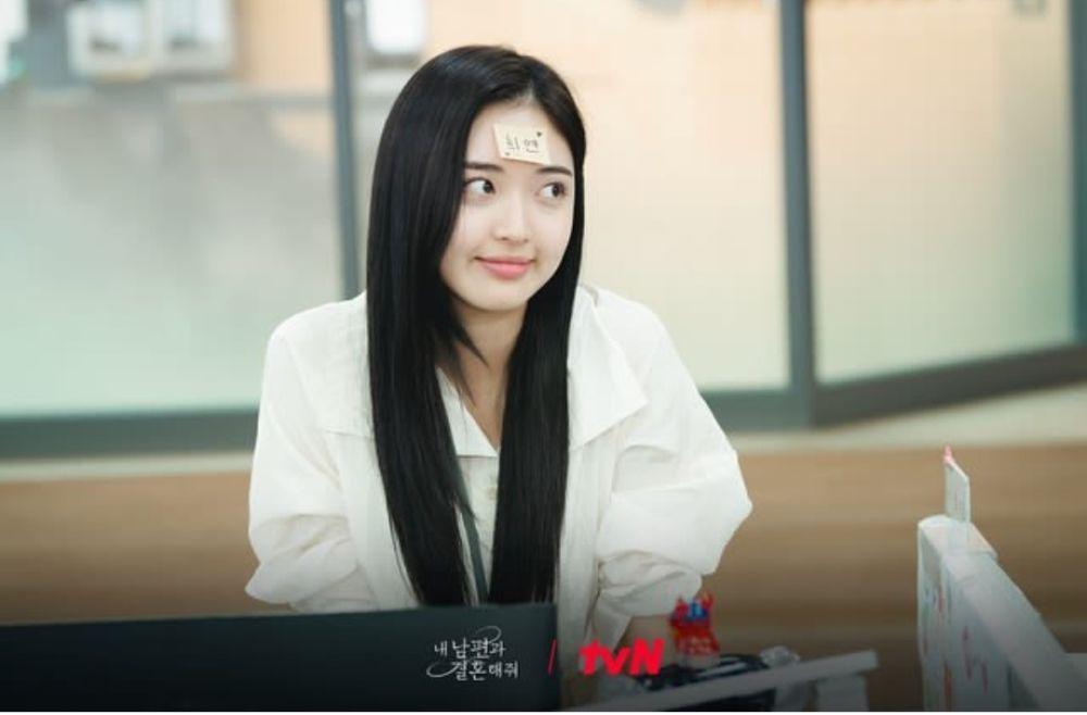 7 Momen Keseruan Choi Gyu Ri di Lokasi Syuting Drakor Marry My Husband