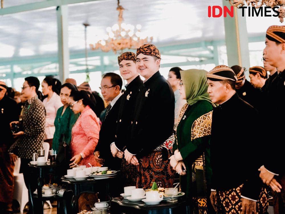 Wiston Utomo dan William Utomo hadiri Jumenengan KGPAA Mangkunegara ke-2 di Pura Mangkunegaran (Dok. IDN Media)