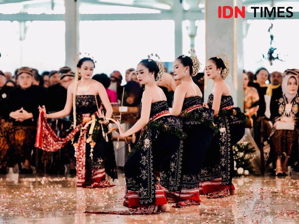 Tarian Tarian Bedhaya Anglir Mendung Pura Mangkunegara (Dok. IDN Media)