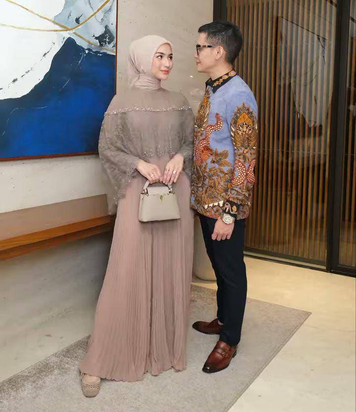 inspirasi baju couple lebaran (instagram.com/citraciki)