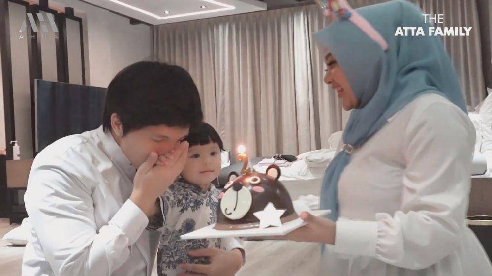 potret kejutan ulang tahun Ameena ke-2 (youtube.com/attahalilintar)