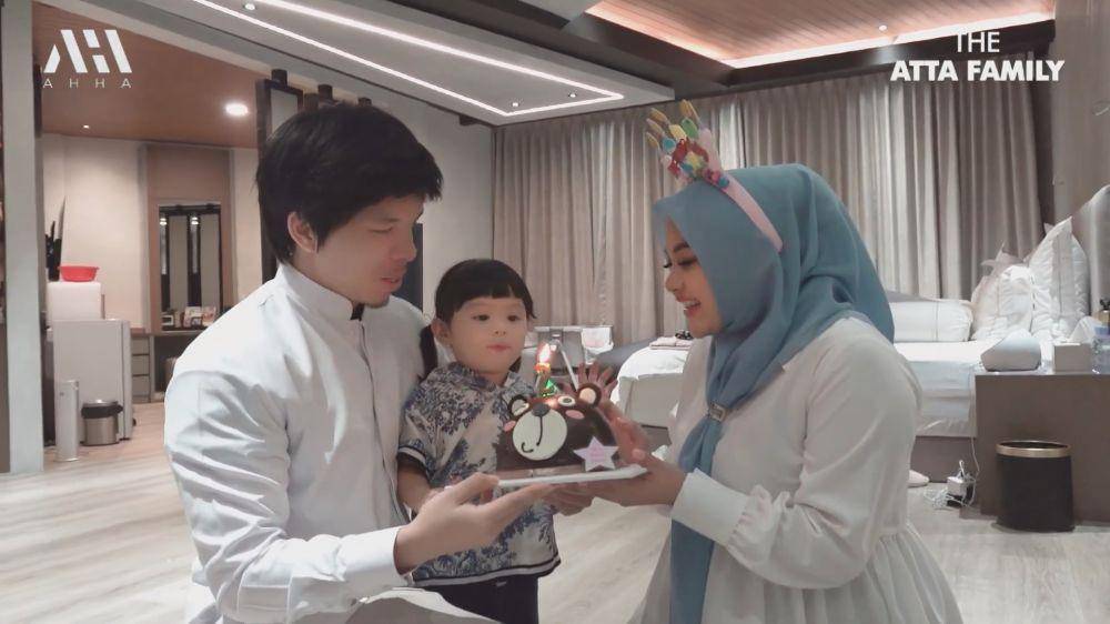 potret kejutan ulang tahun Ameena ke-2 (youtube.com/attahalilintar)