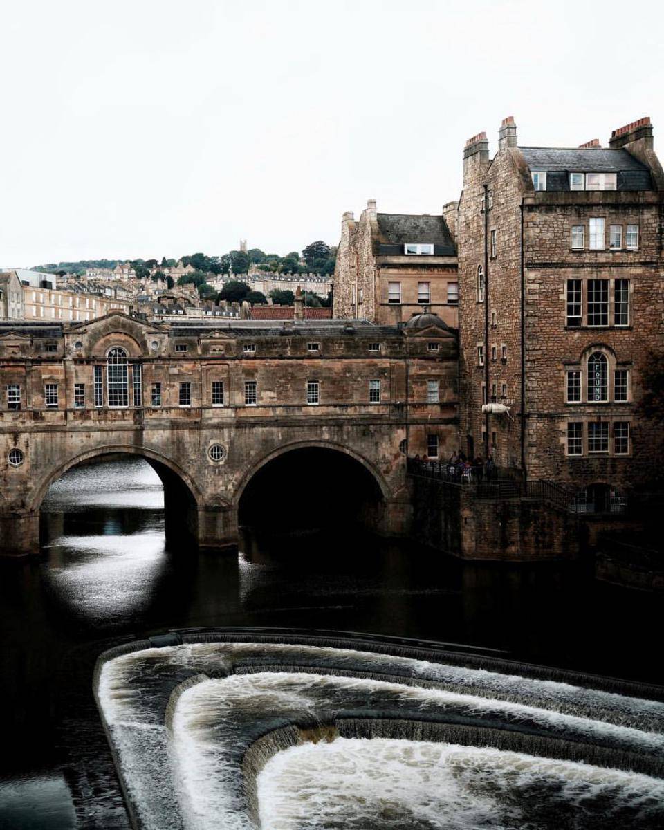 Pulteney Bridge, objek wisata di Kota Bath (instagram.com/alixelay)