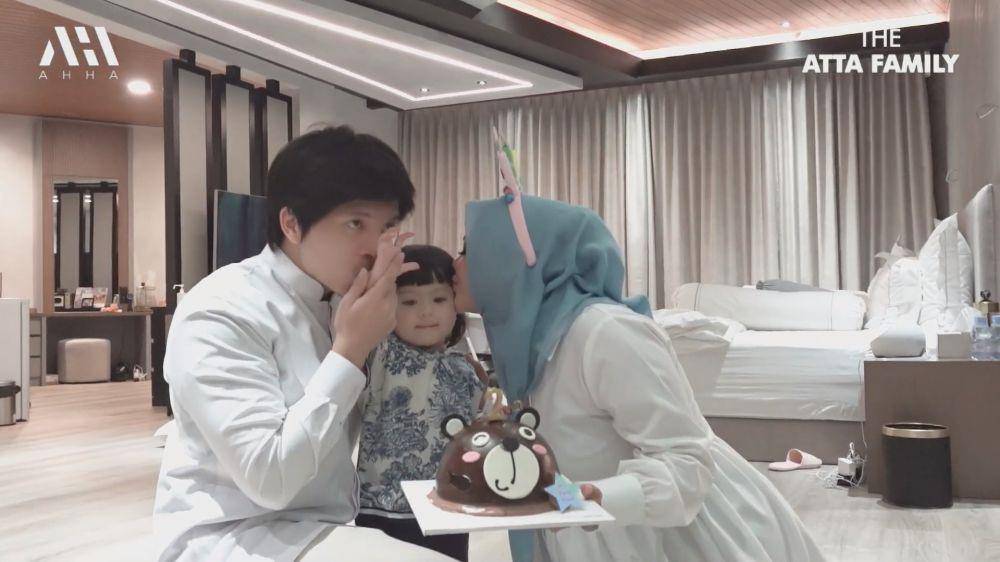 potret kejutan ulang tahun Ameena ke-2 (youtube.com/attahalilintar)