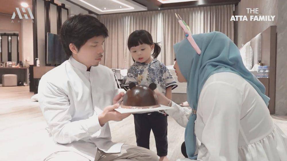 potret kejutan ulang tahun Ameena ke-2 (youtube.com/attahalilintar)