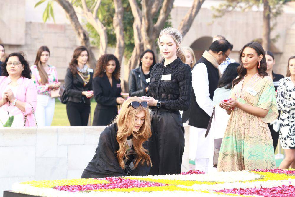 Potret Kunjungan Finalis Miss World ke-71 di Gandhi Memorial (Facebook.com/Miss World)