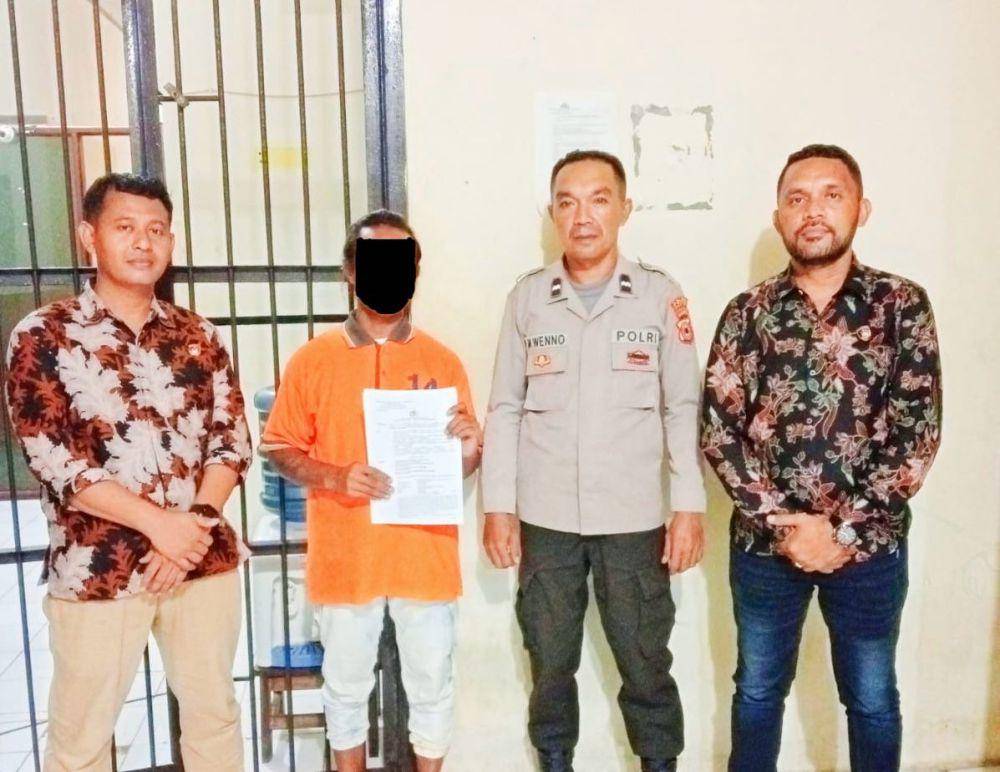 Mucukari EKM saat hendak dimasukan ke dalam penjara.(Dok Polres Kepulauan Tanimbar)