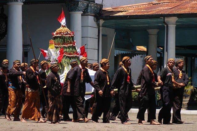 ilustrasi tradisi gunungan pada masyarakat Jawa (pixabay.com/Dedy_Timbul)