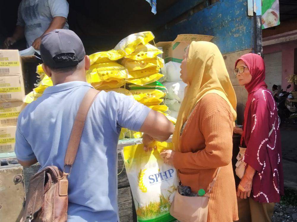 Operasi pasar di Banyuwangi. (IDN Times/ Agung Sedana)