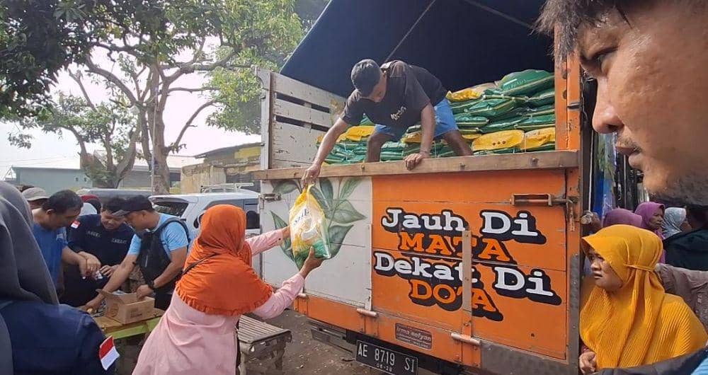Ratusan warga dari berbagai desa di kecamatan Barat Magetan serbu oprasi pasar murah. IDN Times/ Riyanto