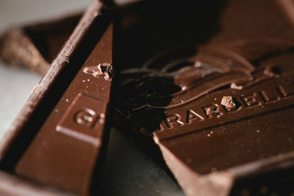 Cokelat hitam (unsplash.com/Jason Leung)