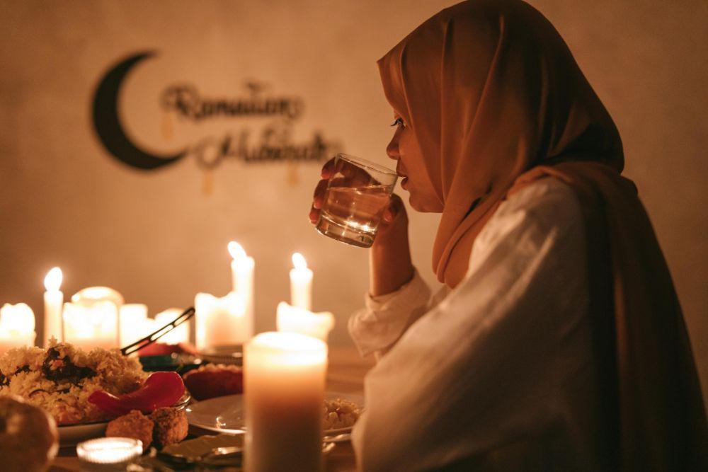 Hukum Puasa tapi Belum Mandi Wajib, Apakah Tetap Sah?