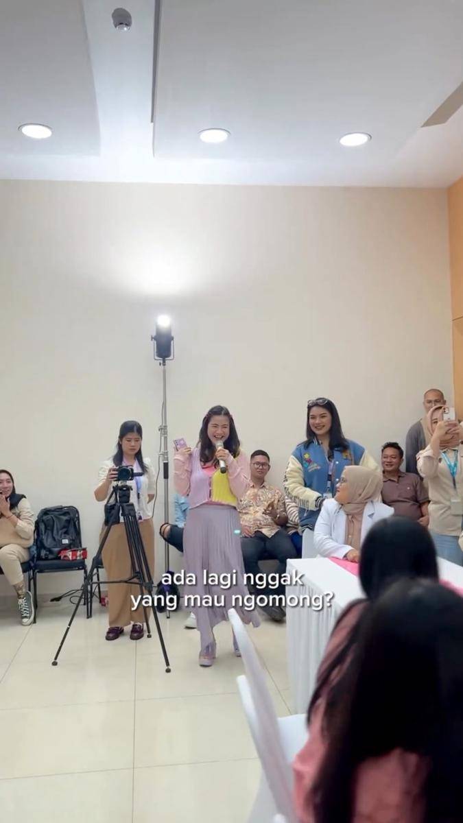 potret Felicya Angelista jadi pemateri beauty class (instagram.com/felicyangelista_)