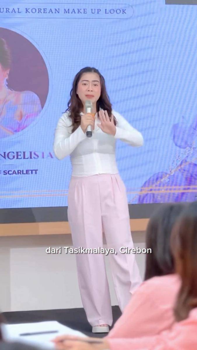 potret Felicya Angelista jadi pemateri beauty class (instagram.com/felicyangelista_)