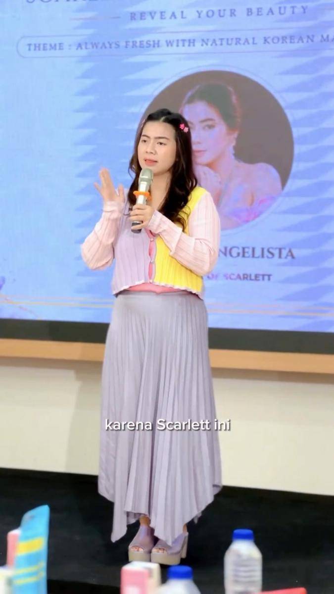 potret Felicya Angelista jadi pemateri beauty class (instagram.com/felicyangelista_)