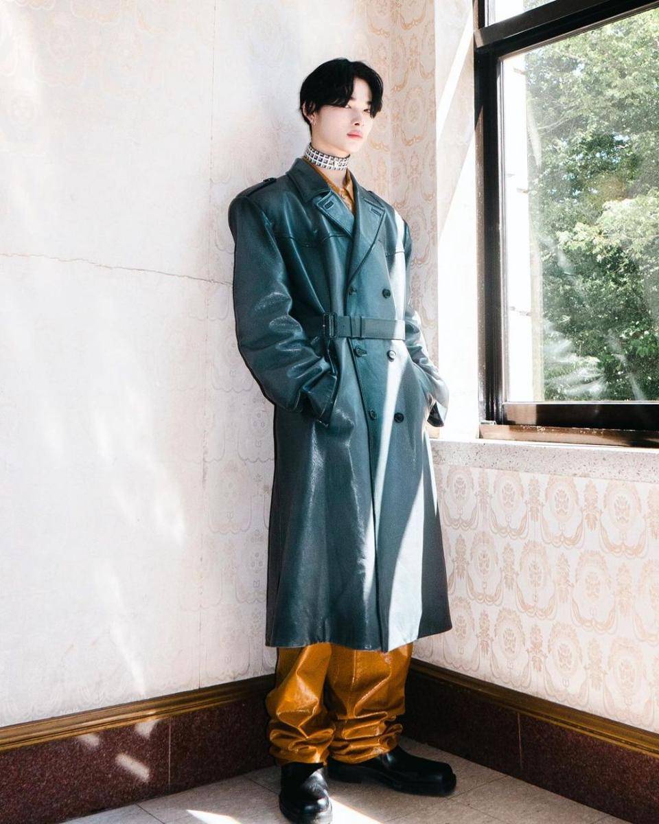 outfit oversize ala Ni-ki ENHYPEN (instagram.com/enhypen)