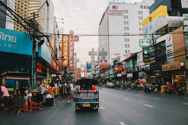 Bangkok, Thailand (unsplash.com/Wanaporn Yangsiri)