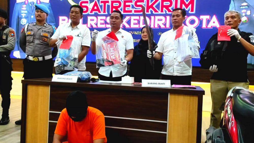 Polres Kediri Kota saat merilis kasus pembobolan mesin ATM. IDN Times/ istimewa