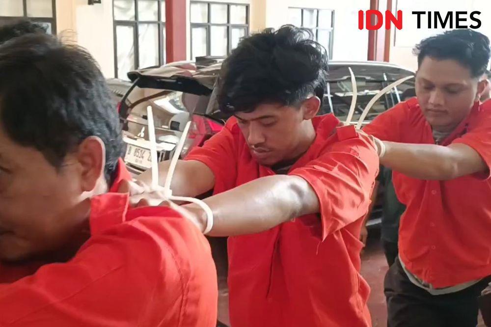 Polisi Tangkap Istri Tahanan yang Selundupkan Gergaji ke Sel