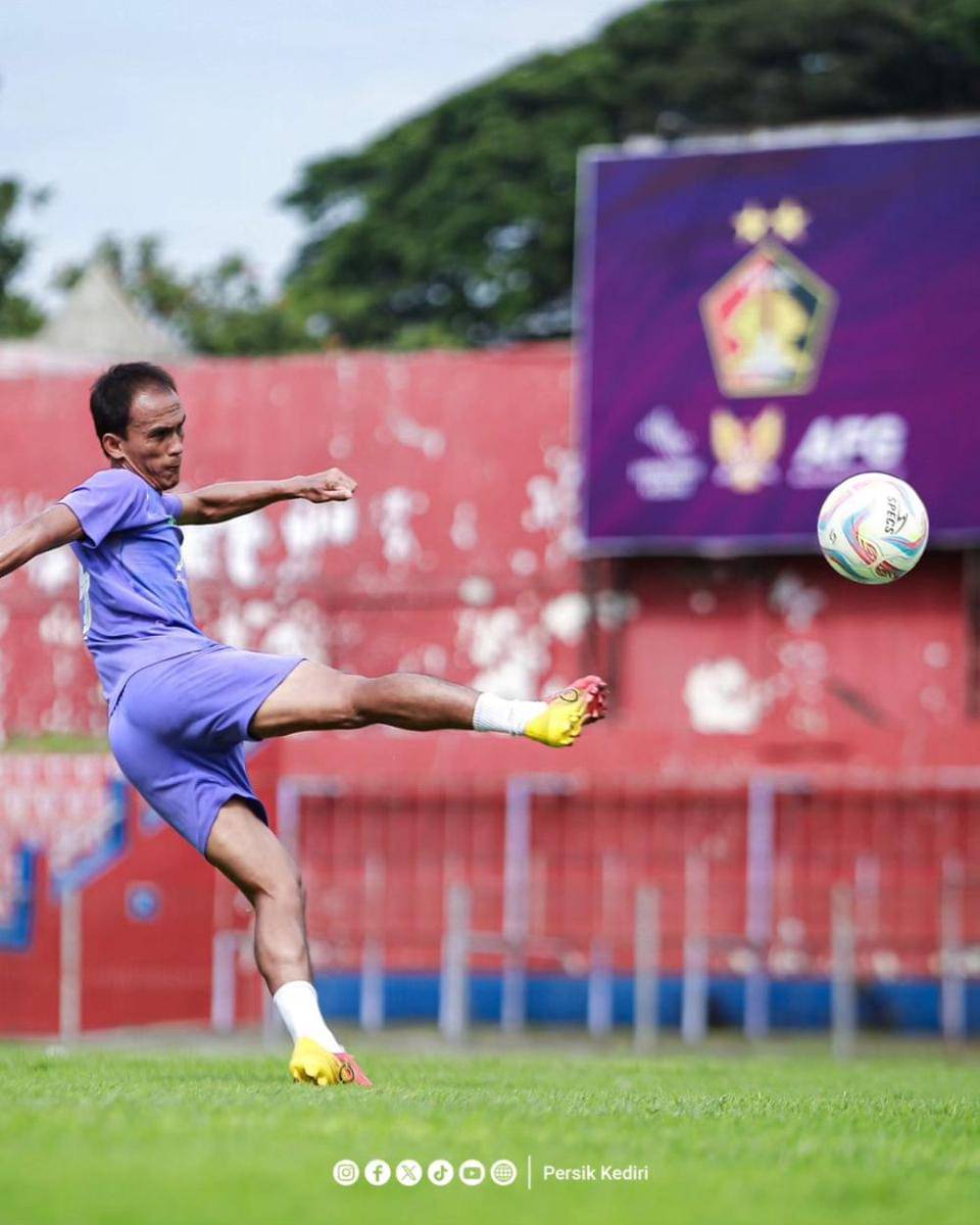 Pemain Persik Kediri saat berlatih. Instagram.com/ persikfcofficial
