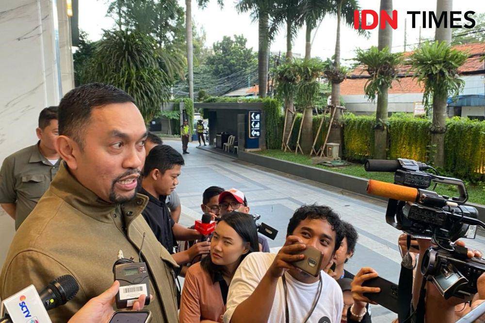 Bendahara Umum Partai NasDem, Ahmad Sahroni di NasDem Tower sikapi hak angket. (IDN Times/Amir Faisol)
