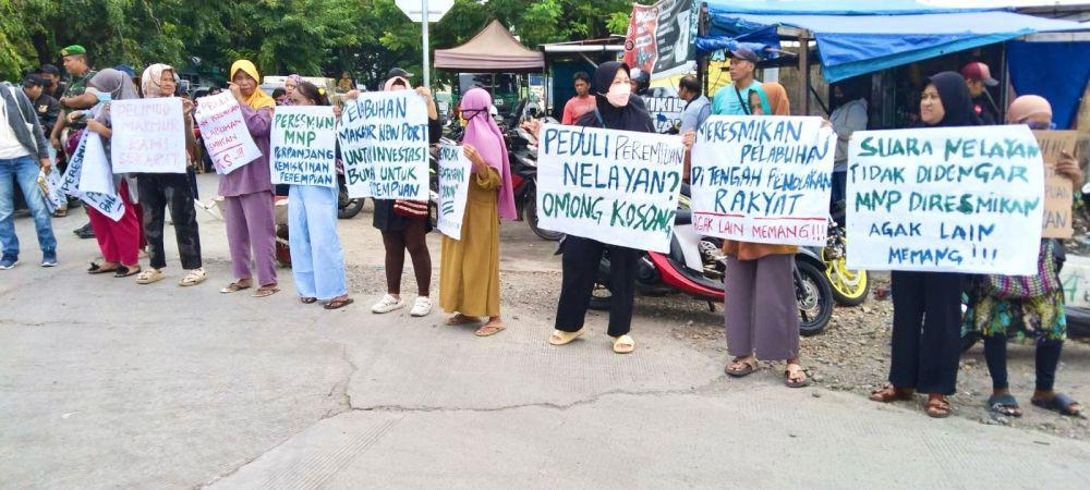 Perempuan Nelayan di Makassar Protes Peresmian Makassar New Port