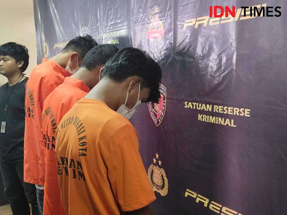 Ke tiga pelaku tawuran di Bekasi. (IDN Times/Imam Faishal)
