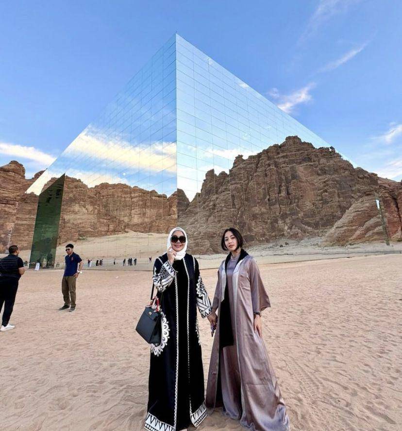 potret Nikita Willy berkunjung ke Al Ula usai jalani ibadah umrah (Instagram.com/yorafebrina)