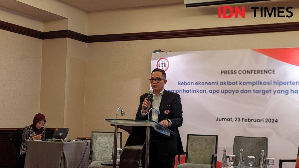 Ketua panitia 18th Scientific Meeting Indonesian  of Hypertension (InaSH) 2024, dr. BRM Ario Soeryo Kuncoro, Sp.JP(K) (IDN Times/Misrohatun)