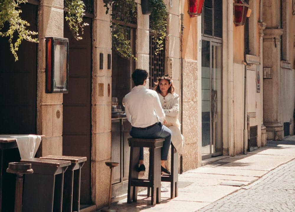 ilustrasi ngedate (unsplash.com/Bjorn Agerbeek)