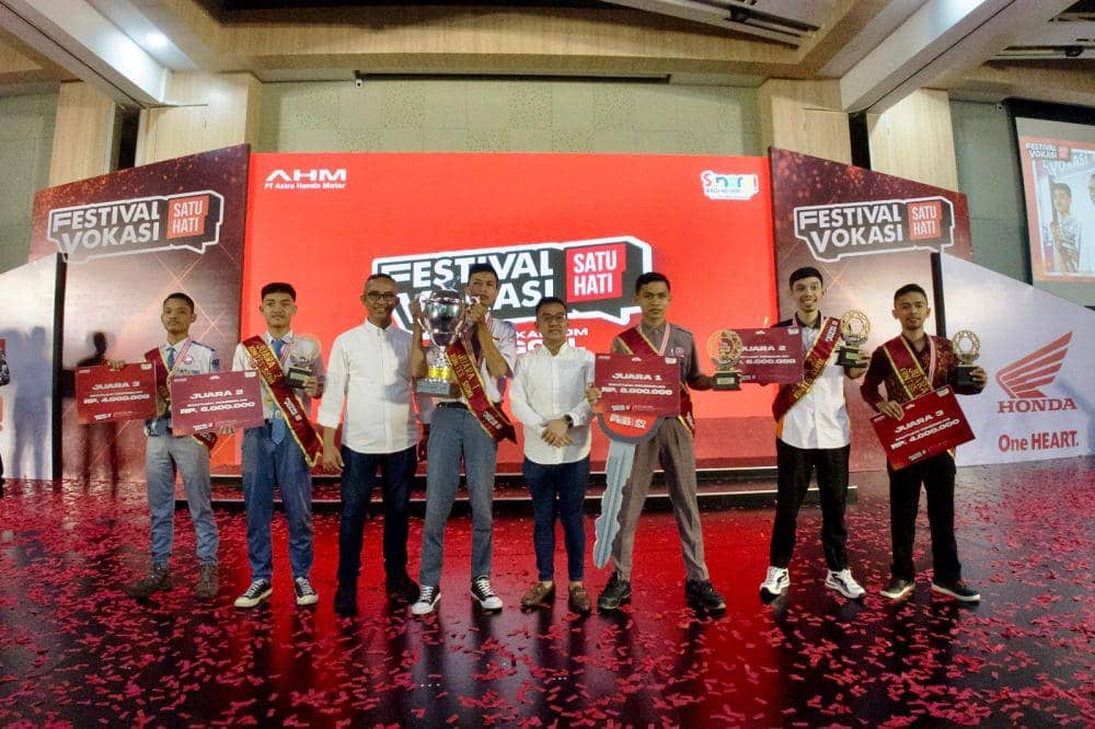 PT Astra Honda Motor (AHM) menggelar Festival Vokasi Satu Hati (FVSH) 2024 dengan salah satu materi uji terkait sepeda motor listrik. (Dok. IDN Times)