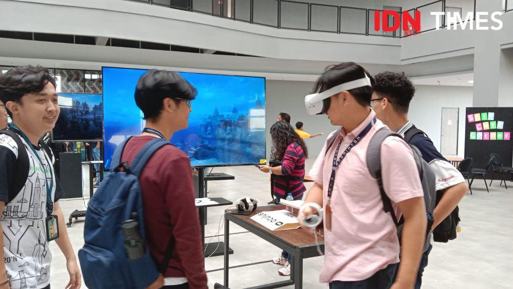 Mahasiswa BINUS Semarang Diajak Rasakan Sensasi Susuri Borobudur Lewat VR