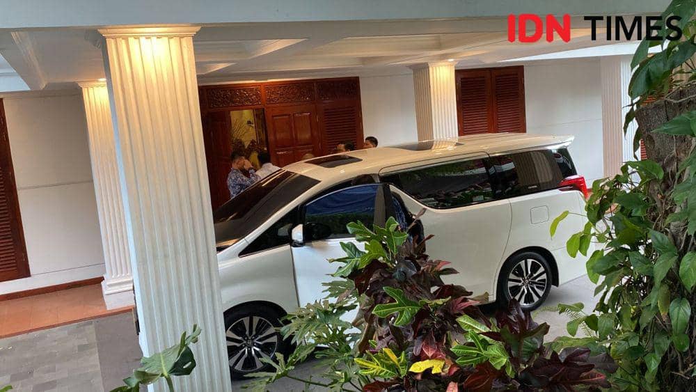 Prabowo Terima Kedatangan Gibran di Kertanegara