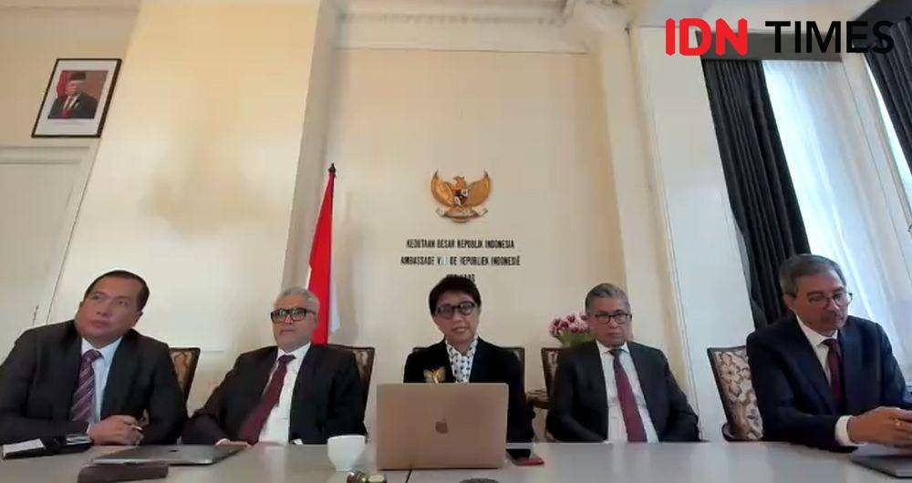 Menteri Luar Negeri RI Retno Marsudi melakukan konferensi pers dari Den Haag. (Tangkapan layar Zoom)