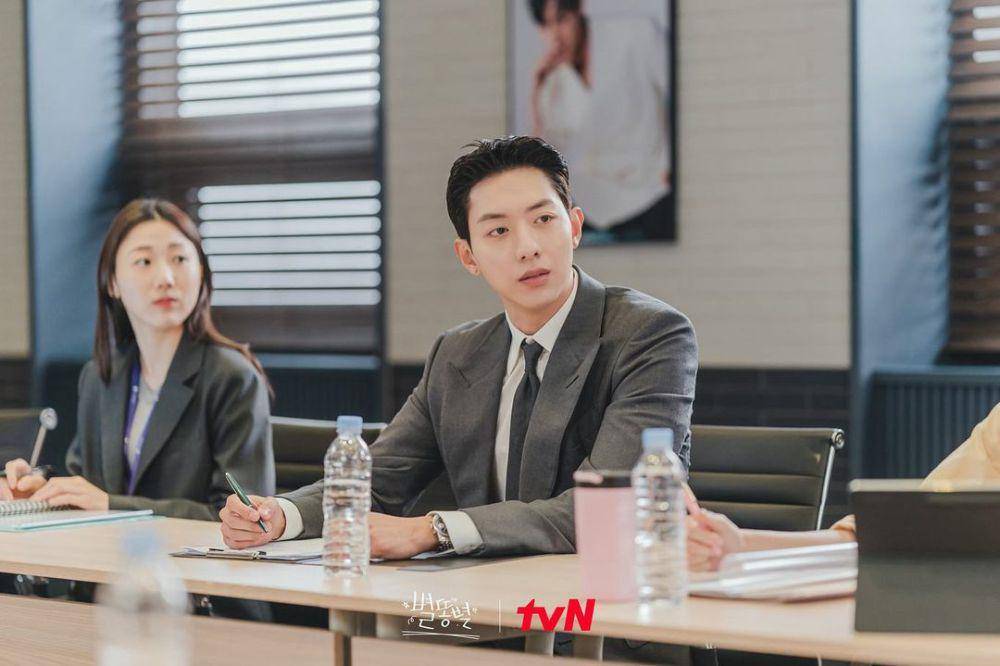 Lee Jung Shin (instagram.com/leejungshin91)