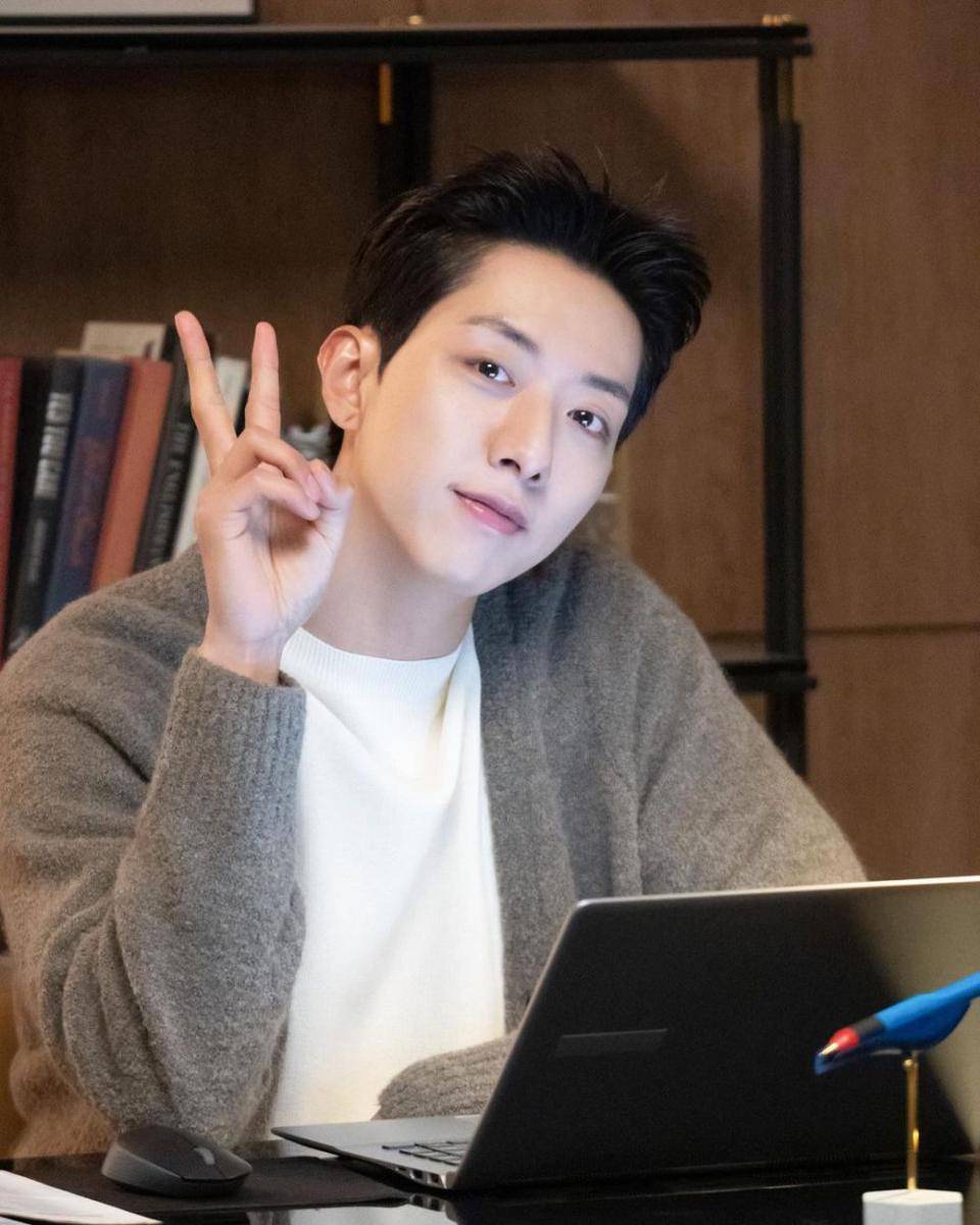 Lee Jung Shin (instagram.com/leejungshin91)