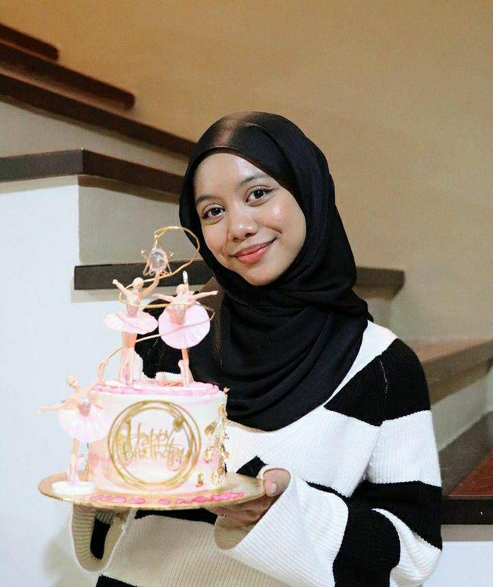 potret Sarah Suhairi penyanyi lagu SAH (instagram.com/sarahsuhairi)