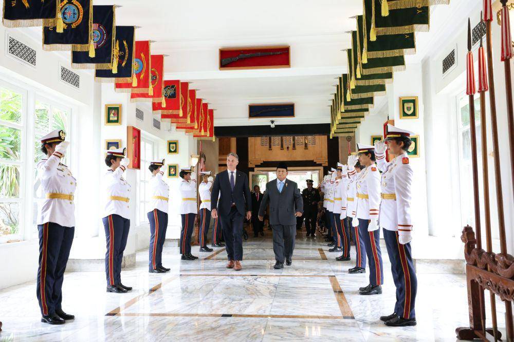 Menteri Pertahanan Indonesia Prabowo Subianto menerima Wakil Perdana Menteri sekaligus Menteri Pertahanan Australia, Richard Marles MP di Kementerian Pertahanan RI, Jakarta, Jumat (23/2). (Dok. TKN Prabowo-Gibran)