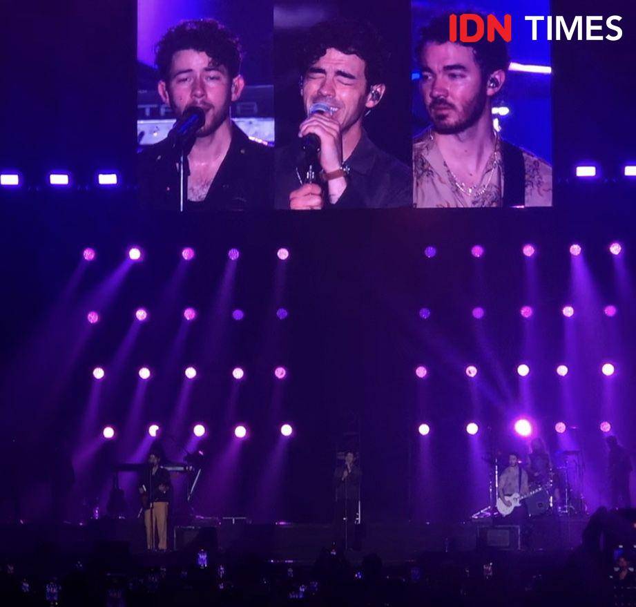momen keseruan konser Jonas Brothers di ICE BSD City pada Sabtu (24/2/2024) (IDN Times/Elizabeth Chiquita)