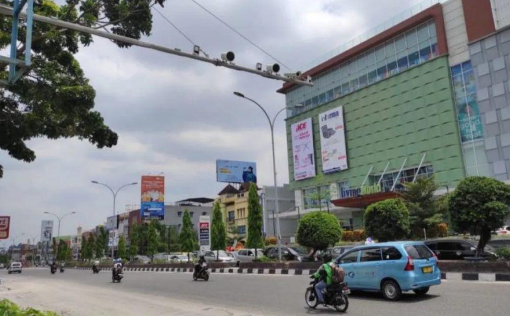 Kamera ETLE Statis di Jalanan Padat Kota Pekanbaru Mati