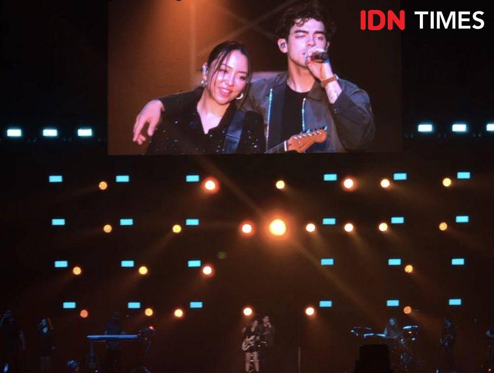 momen keseruan konser Jonas Brothers di ICE BSD City pada Sabtu (24/2/2024) (IDN Times/Elizabeth Chiquita)