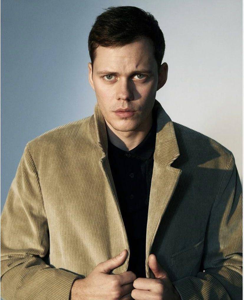 biodata dan profil pemeran film Boy Kills World (Instagram.com/hard.billskarsgard)