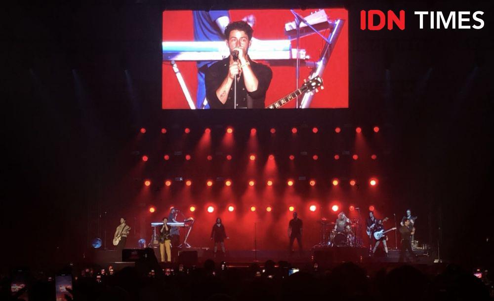 9 Momen Keseruan Konser Jonas Brothers di Indonesia, Meriah Banget!